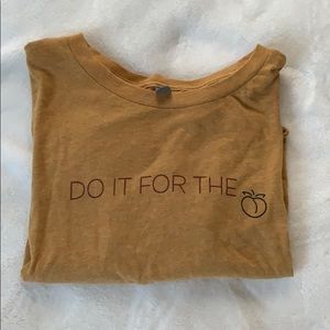 DANI MUÑOZ “Do It For the Peach” cropped top